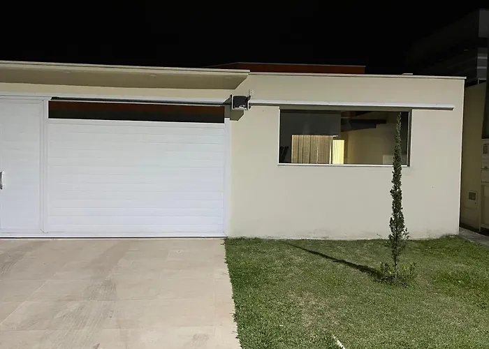 Casa Com Piscina Em Condominio